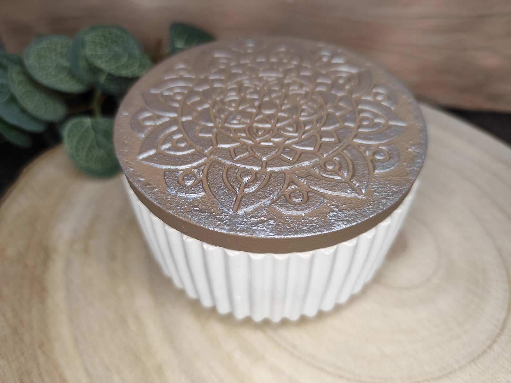 mandalás tároló_mogyoró 1 Mandalás tároló tetővel - mogyoró, ezüst - Image 1